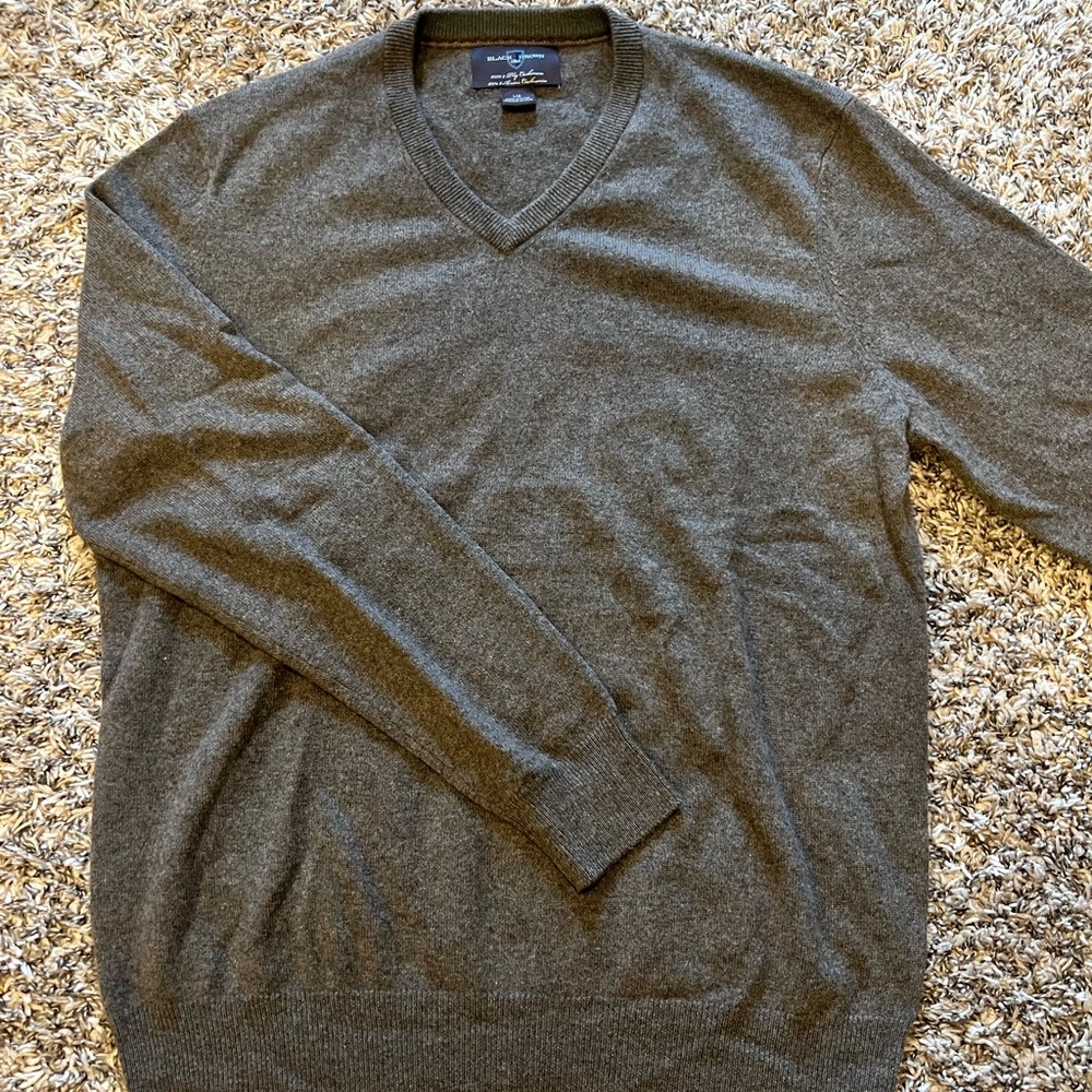 Black Brown Cashmere V-Neck Gray/Brown Color